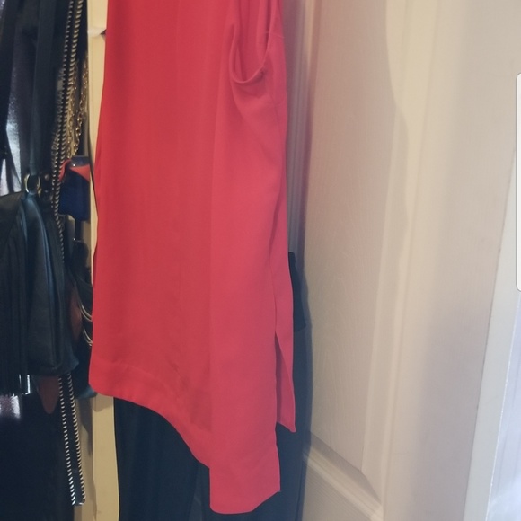 Hi Lo Sleeveless Blouse - Picture 4 of 4